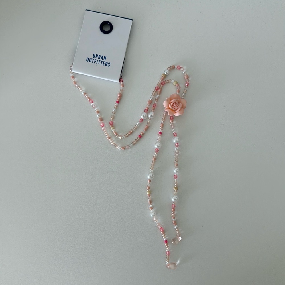 URBAN OUTFITTERS - Rose Beaded Pearl Lariat Necklace